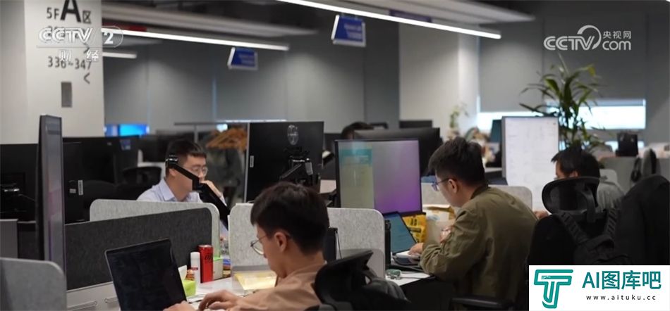我国推动“AI+X”跨界人才培养 人工智能就业前景让相关专业热度持续攀升
