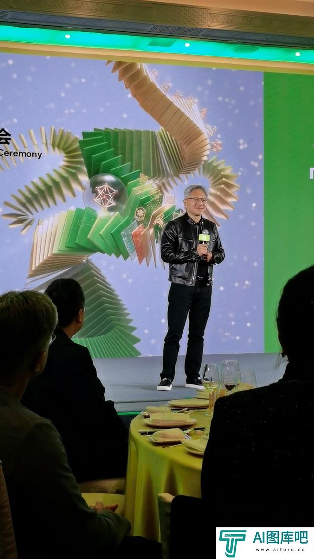 黄仁勋亮相英伟达北京迎春会现场：人工智能新时代已开始，AI创造非凡机遇
