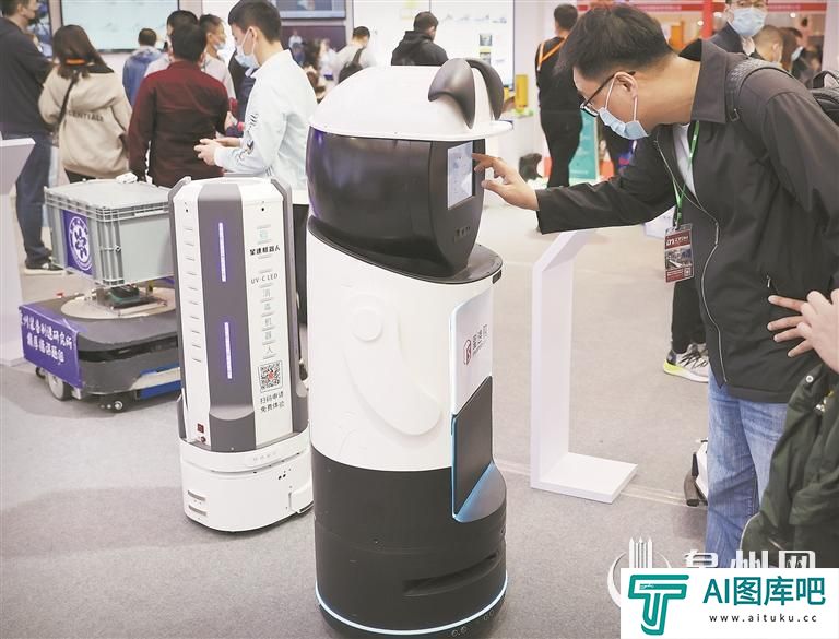 AI双刃剑:便利与隐忧交织,当AI从实验室走入菜市场、写字楼、手术室,一场关乎效率与安全的技术革命已按下快进键