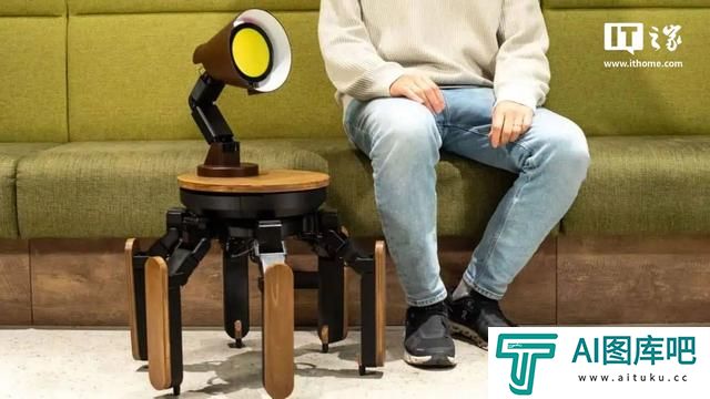 六脚 AI 机器人 Mi-Mo 亮相 CES 2025,头部是个台灯