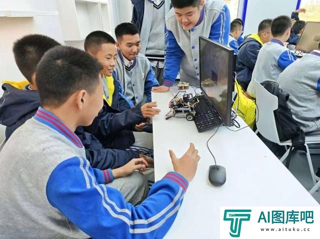 逐梦科技星辰，共绘人工智能画卷——济南五中开展科技教育实践活动