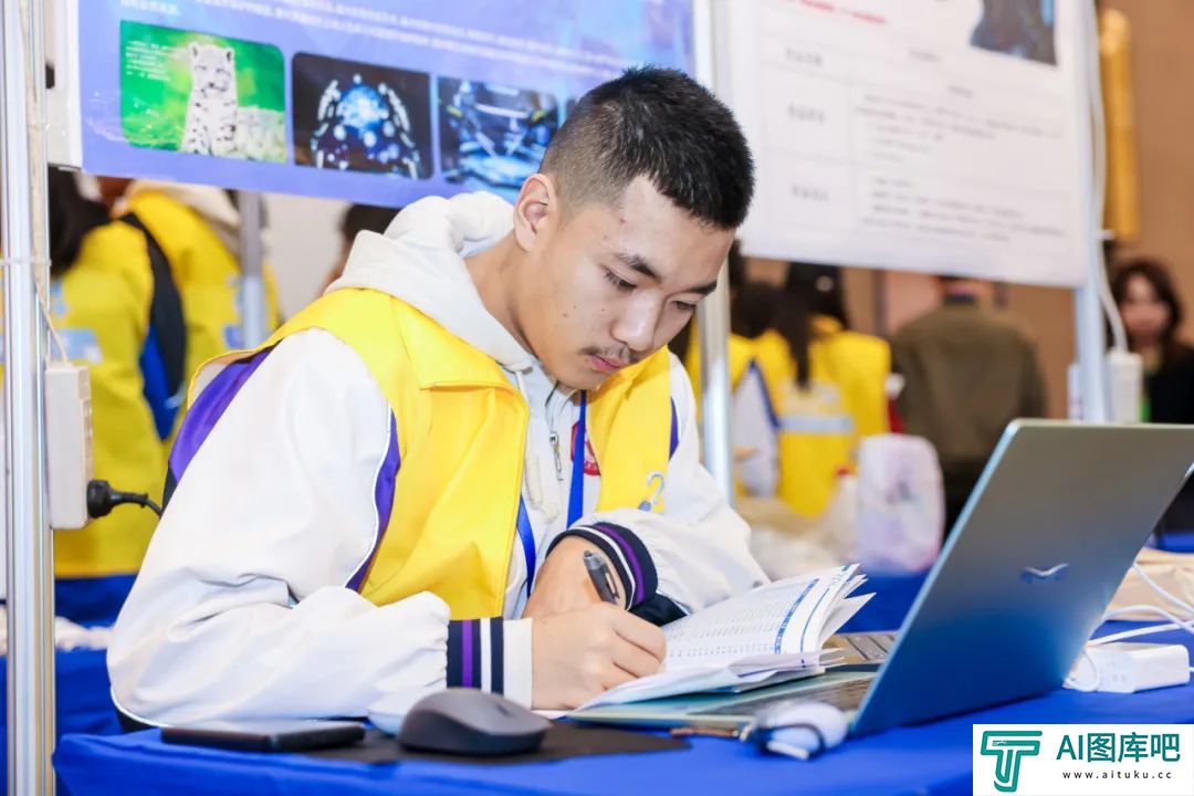 我省代表队在2024年全国青少年人工智能创新实践交流展示活动中斩获佳绩 我省代表队在2024年全国青少年人工智能创新实践交流展示活动中斩获佳绩