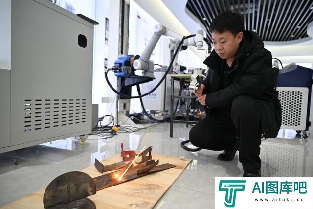 人工智能+工业！看机器人如何“花式”干活？