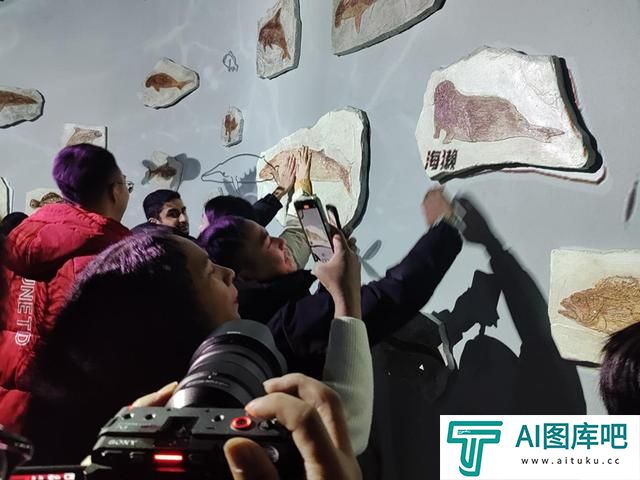 触手可及的人工智能带外国记者穿越“时空旅程”