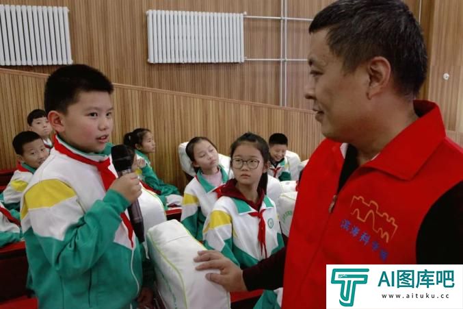 “滨海科学城”——人工智能机器人科技志愿服务走进欣嘉园实验小学
