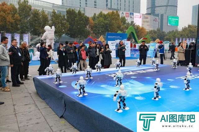 机器人亮相“2024中国·邯郸人工智能产教研融合发展大会”