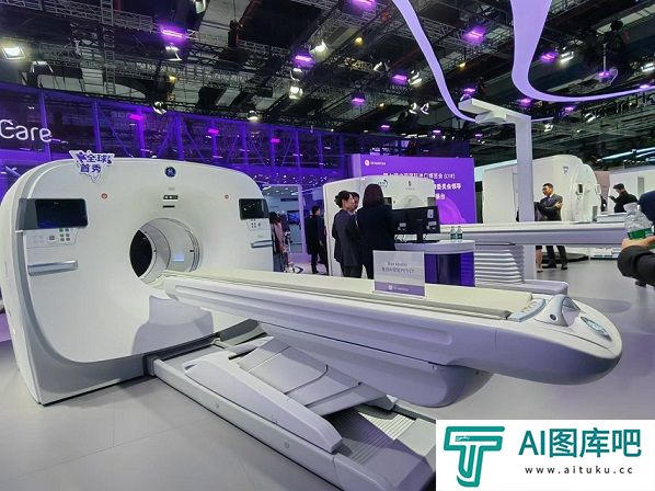 实探第七届进博会医疗器械展区 首秀首展频现 “AI+医疗”产品吸睛