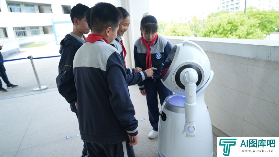 人工智能课程进课表，校园打造智能学习空间，这些学校让AI全面赋能学生成长