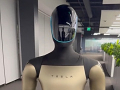 马斯克的“金色擎天柱”：特斯拉全新人形机器人曝光，仿生手部引热议、疑似Optimus3原型